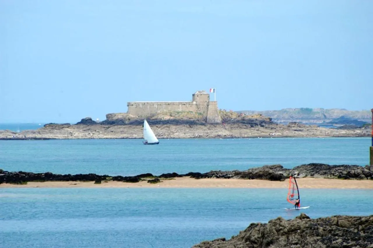 Apartment Appartement Charmant A Dinard Avec Balcon Et Jardin France