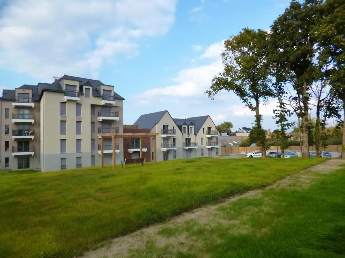 Appartement Charmant A Dinard Avec Balcon Et Jardin