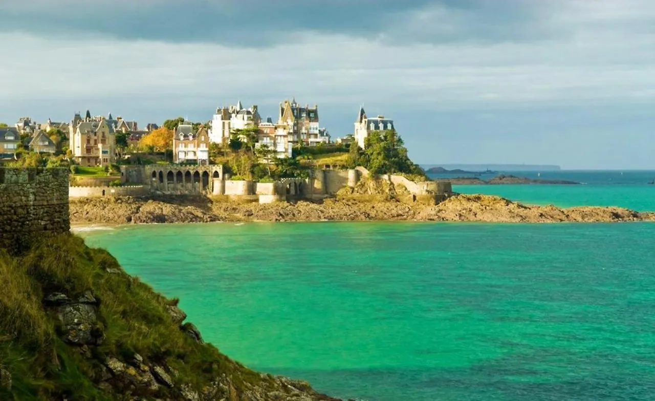 Appartement Charmant A Dinard Avec Balcon Et Jardin 0*,  France